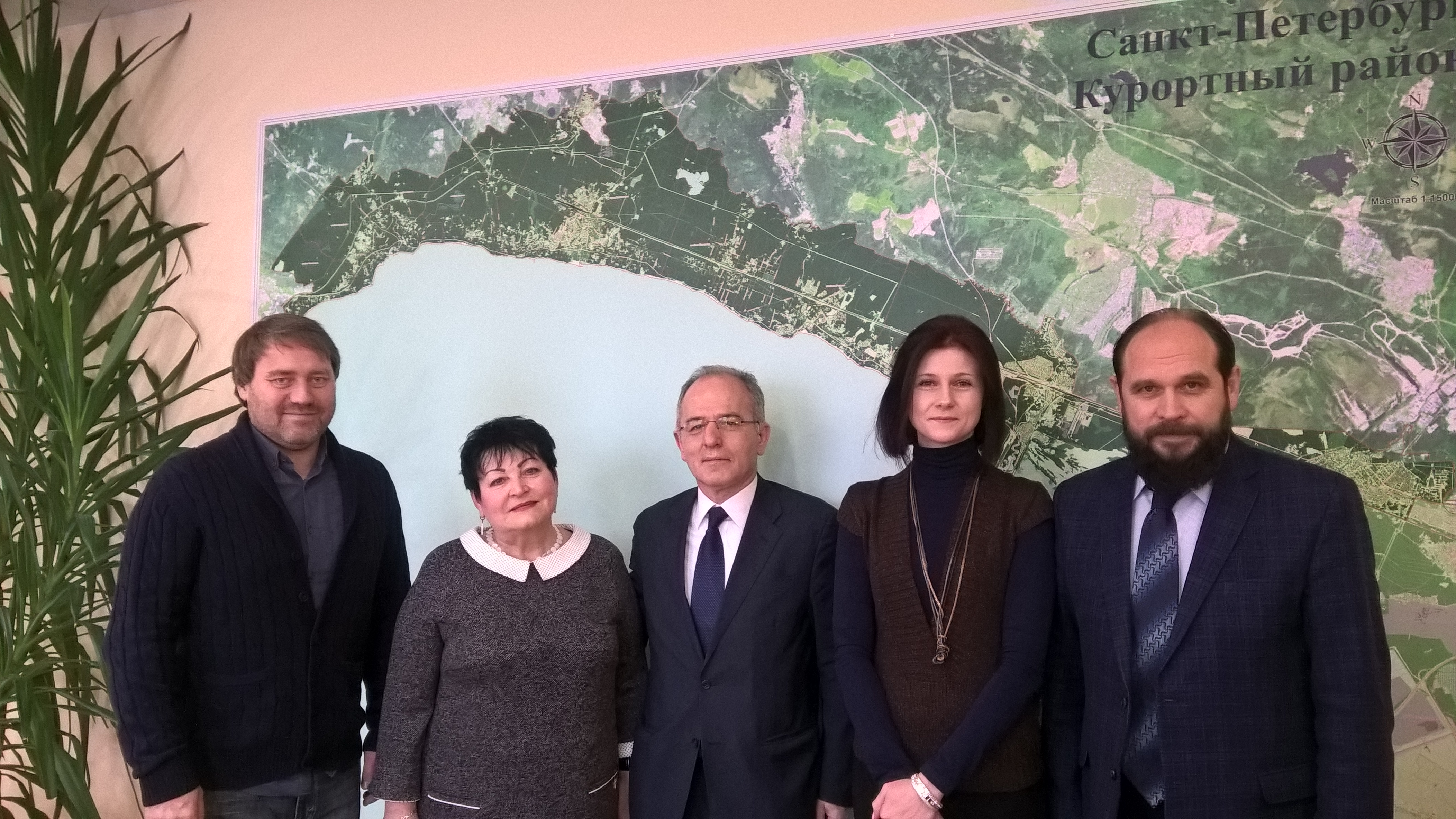 Визит в Администрацию Курортного района и встреча с Главой Администрации г-ном А. В. Куимовым и Главой Муниципального Образования города Сестрорецка г-ном А. Н. Бельским.